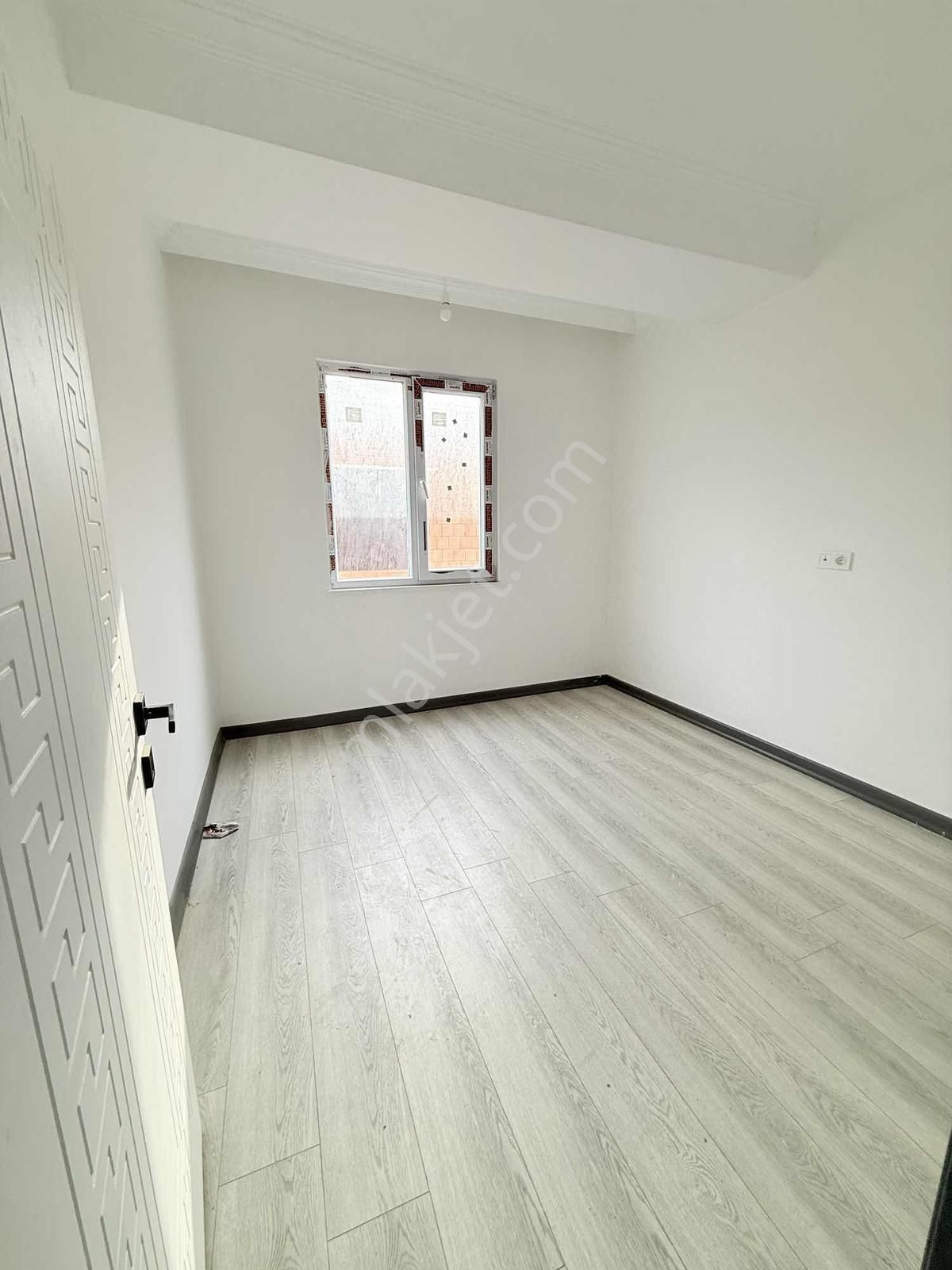 Satılık Ön Cephe İskanlı 2+1 Daire - Görsel 6