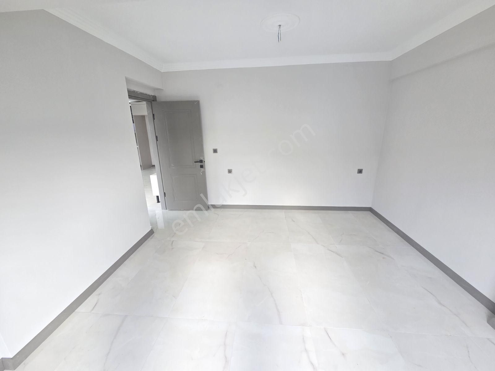 Yenifoça'da Merkezi Konumda Açık Teraslı Satılık Geniş 2+1 Daire - Görsel 30