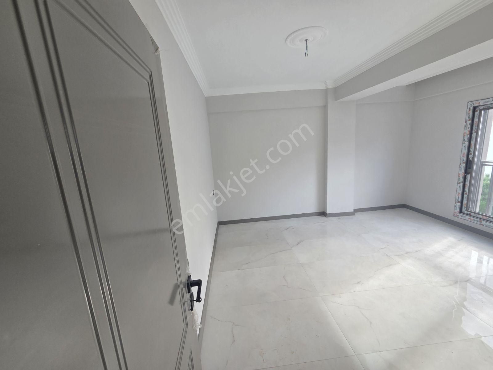 Yenifoça'da Merkezi Konumda Açık Teraslı Satılık Geniş 2+1 Daire - Görsel 28