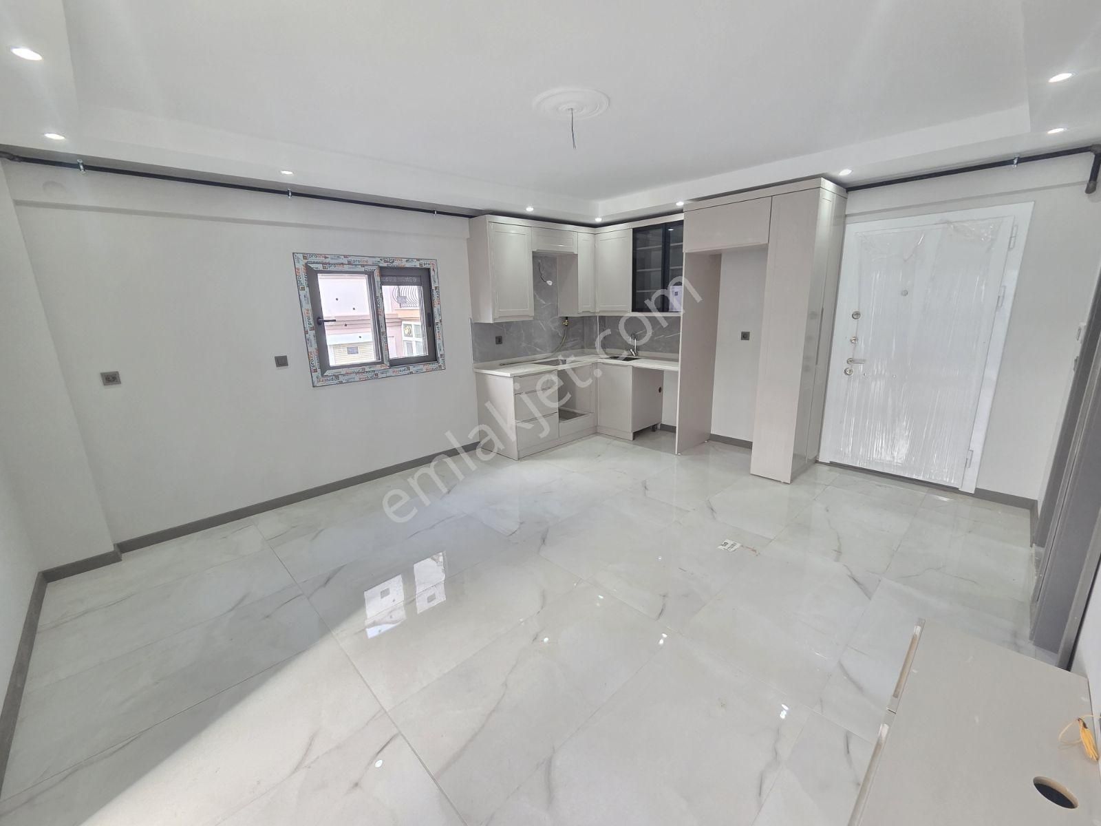 Yenifoça'da Merkezi Konumda Açık Teraslı Satılık Geniş 2+1 Daire - Görsel 25