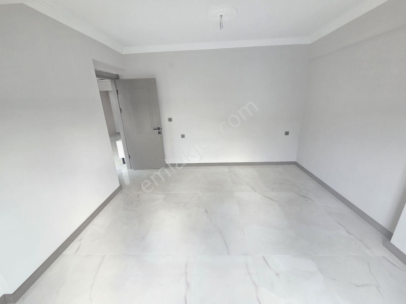 Yenifoça'da Merkezi Konumda Açık Teraslı Satılık Geniş 2+1 Daire - Görsel 10