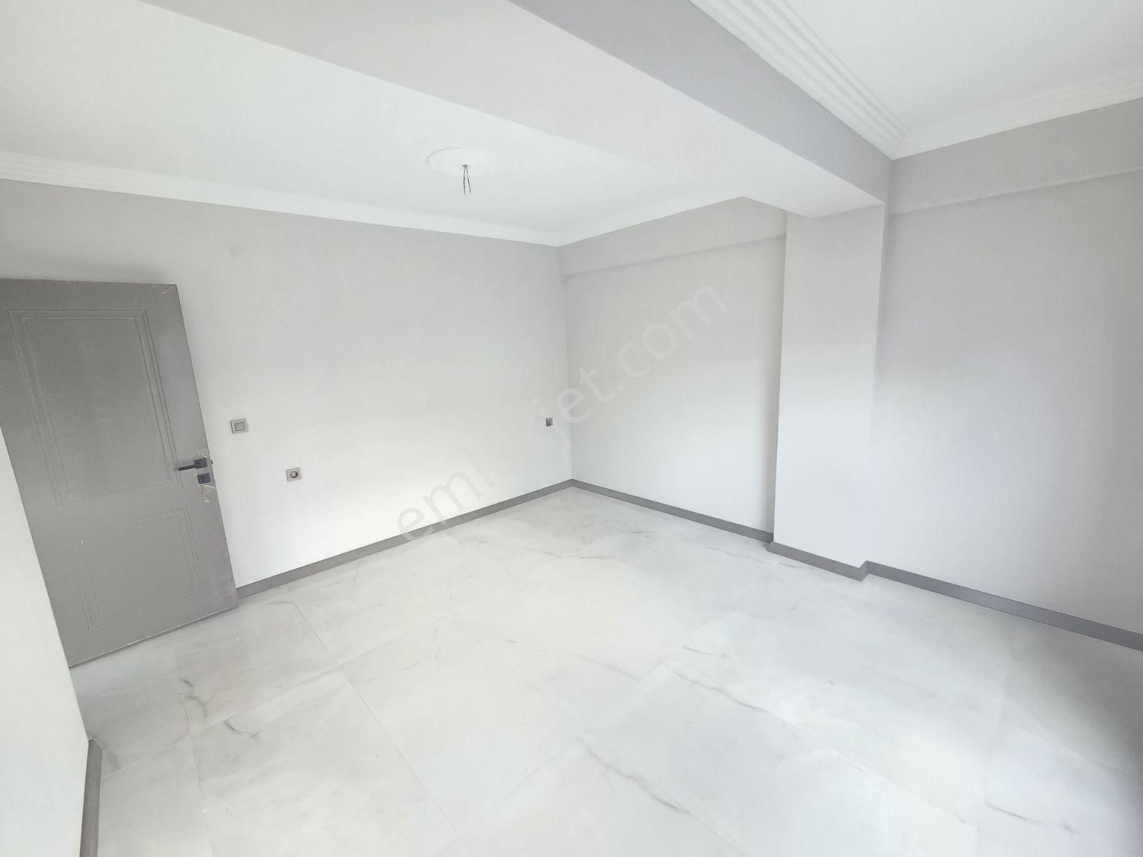 Yenifoça'da Merkezi Konumda Açık Teraslı Satılık Geniş 2+1 Daire - Görsel 20