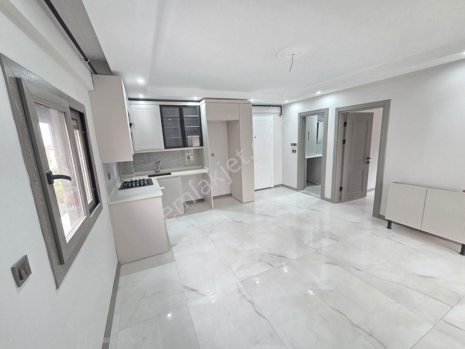 Yenifoça'da Merkezi Konumda Açık Teraslı Satılık Geniş 2+1 Daire - Görsel 2
