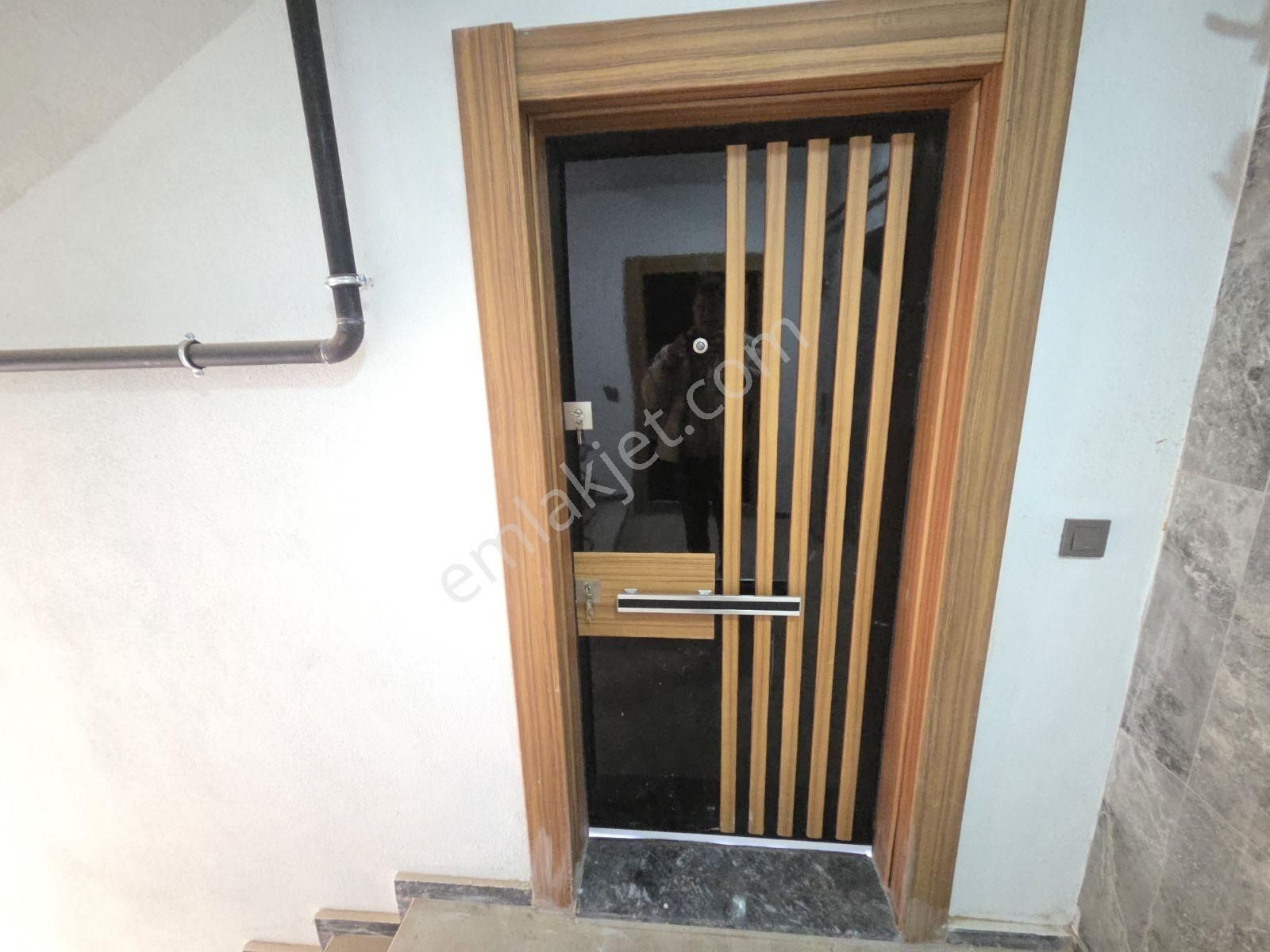 Yenifoça'da Merkezi Konumda Açık Teraslı Satılık Geniş 2+1 Daire - Görsel 35