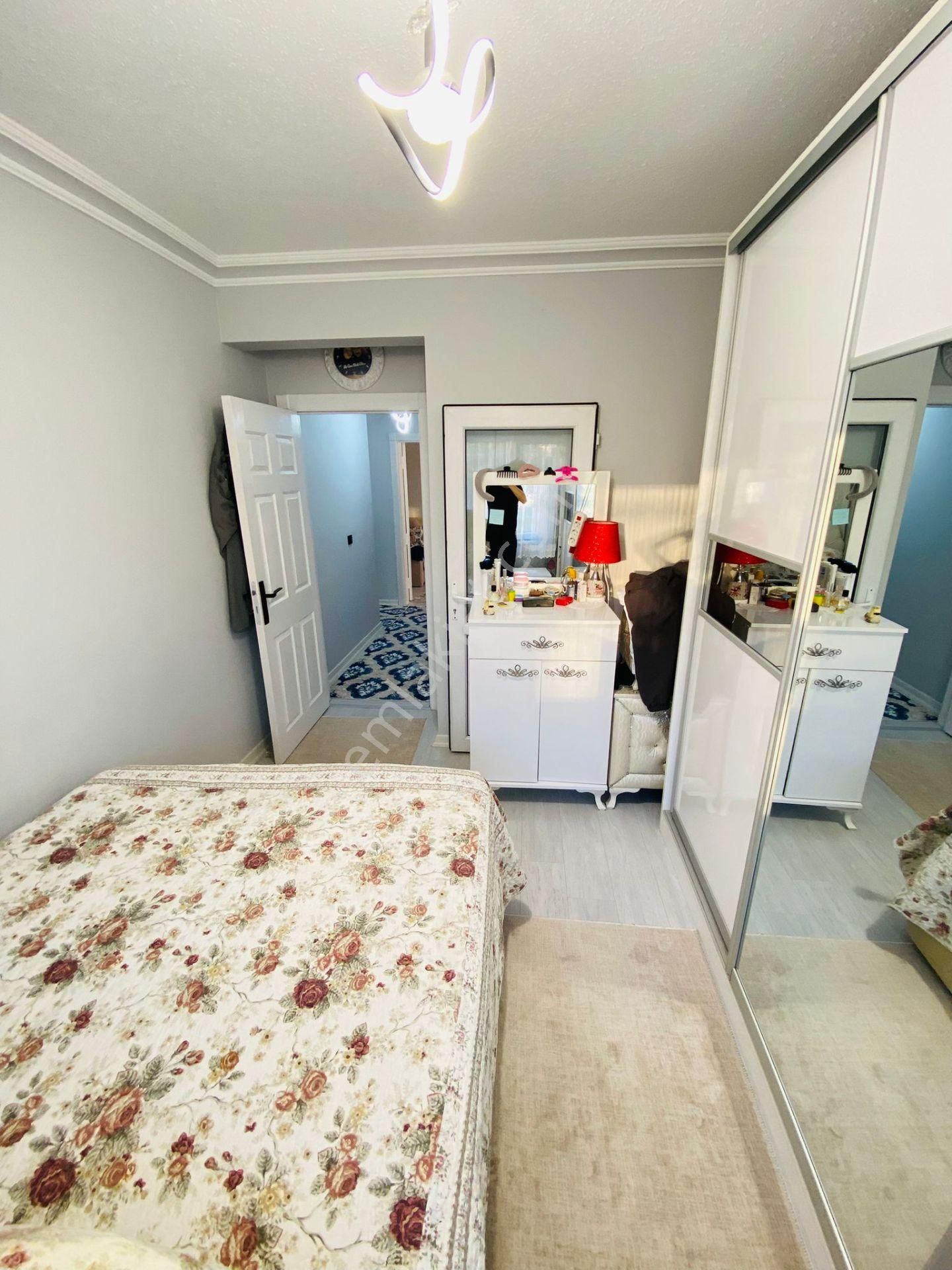 Gültepe'de Site İçerisinde Full Yapılı Ara Katta 3+1 Satılık Daire !!! - Görsel 9