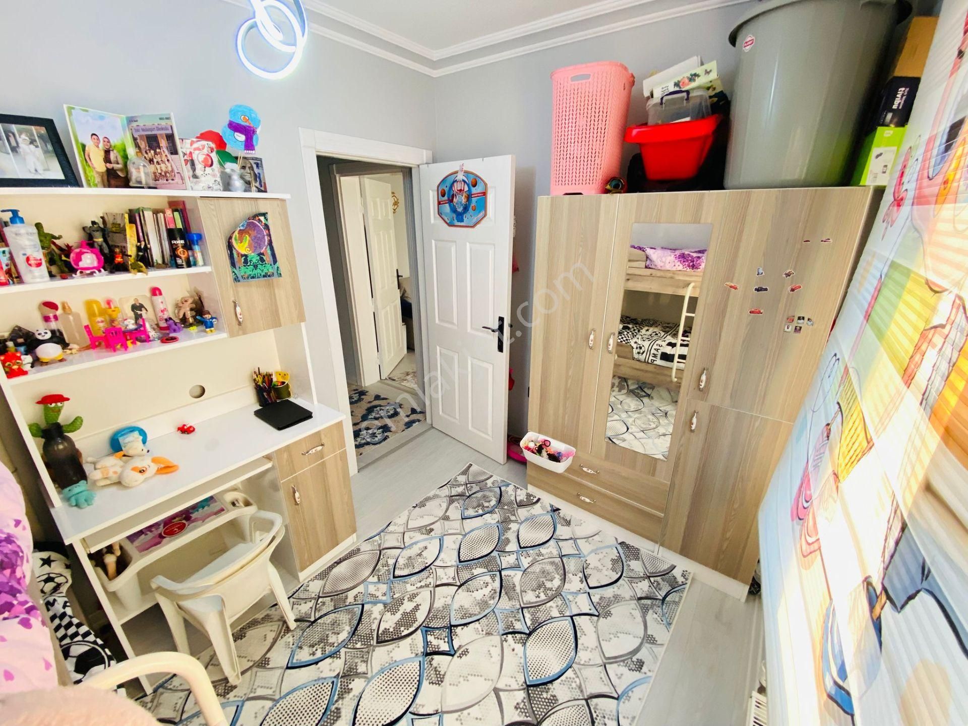 Gültepe'de Site İçerisinde Full Yapılı Ara Katta 3+1 Satılık Daire !!! - Görsel 11