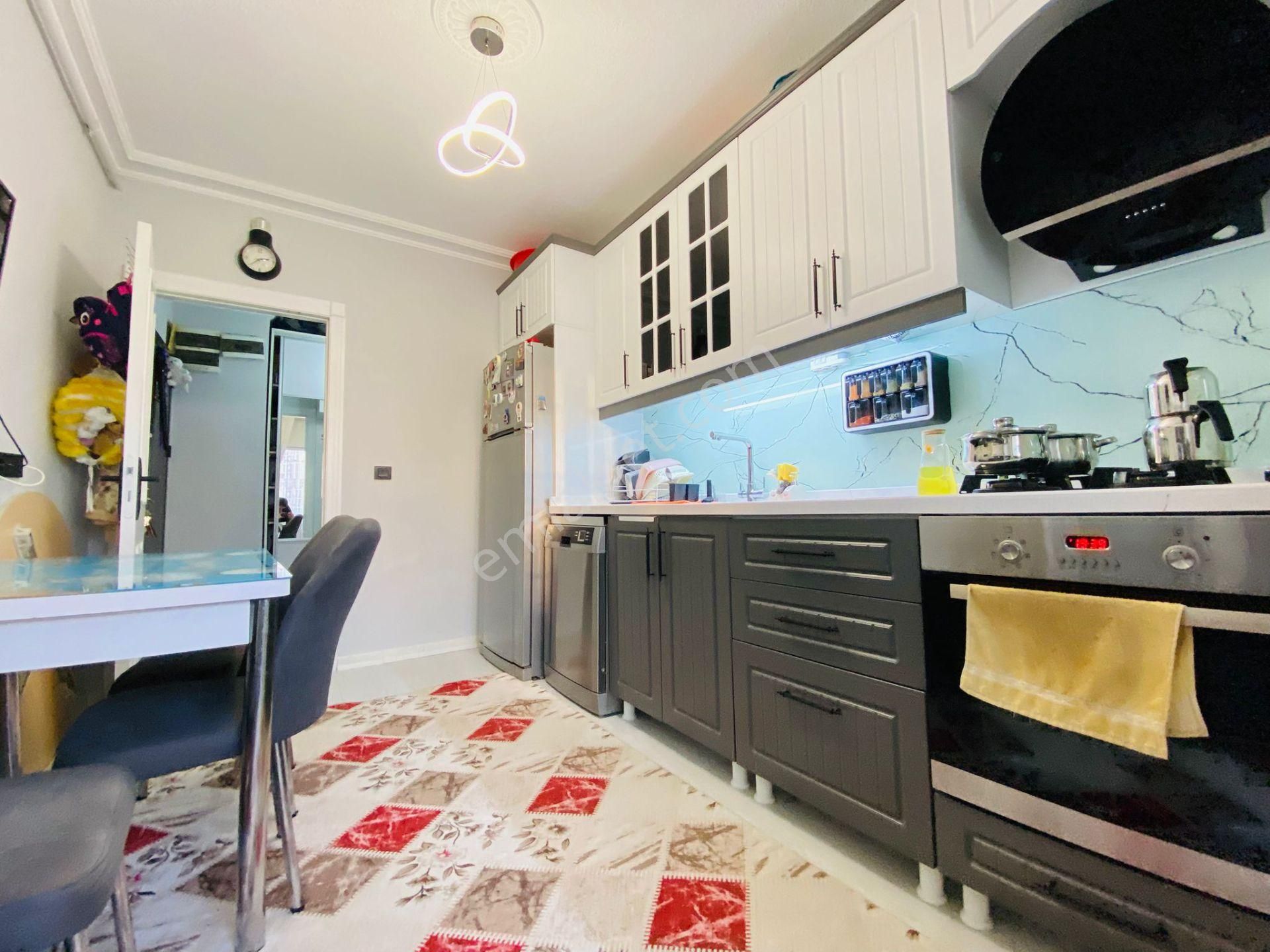 Gültepe'de Site İçerisinde Full Yapılı Ara Katta 3+1 Satılık Daire !!!