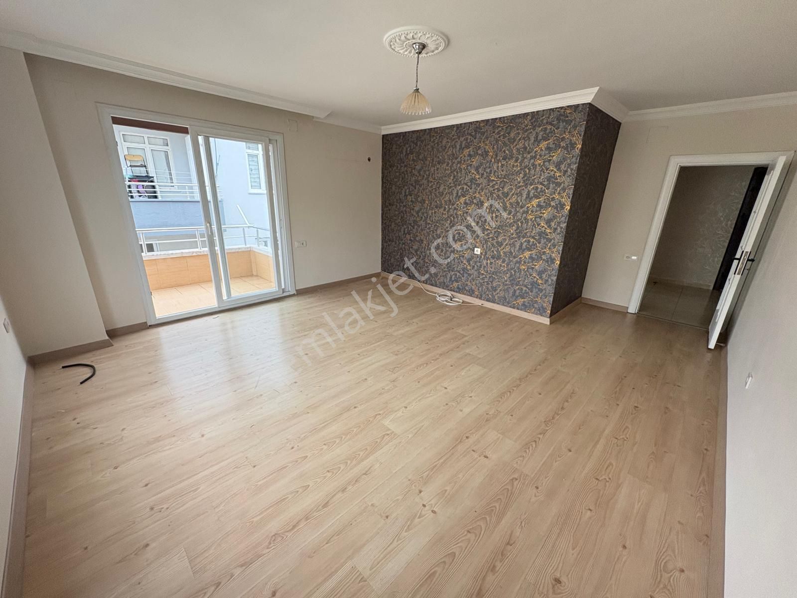 Prestij'den Dumlupınar'da Deniz Manzaralı Geniş Oturumlu 3+1