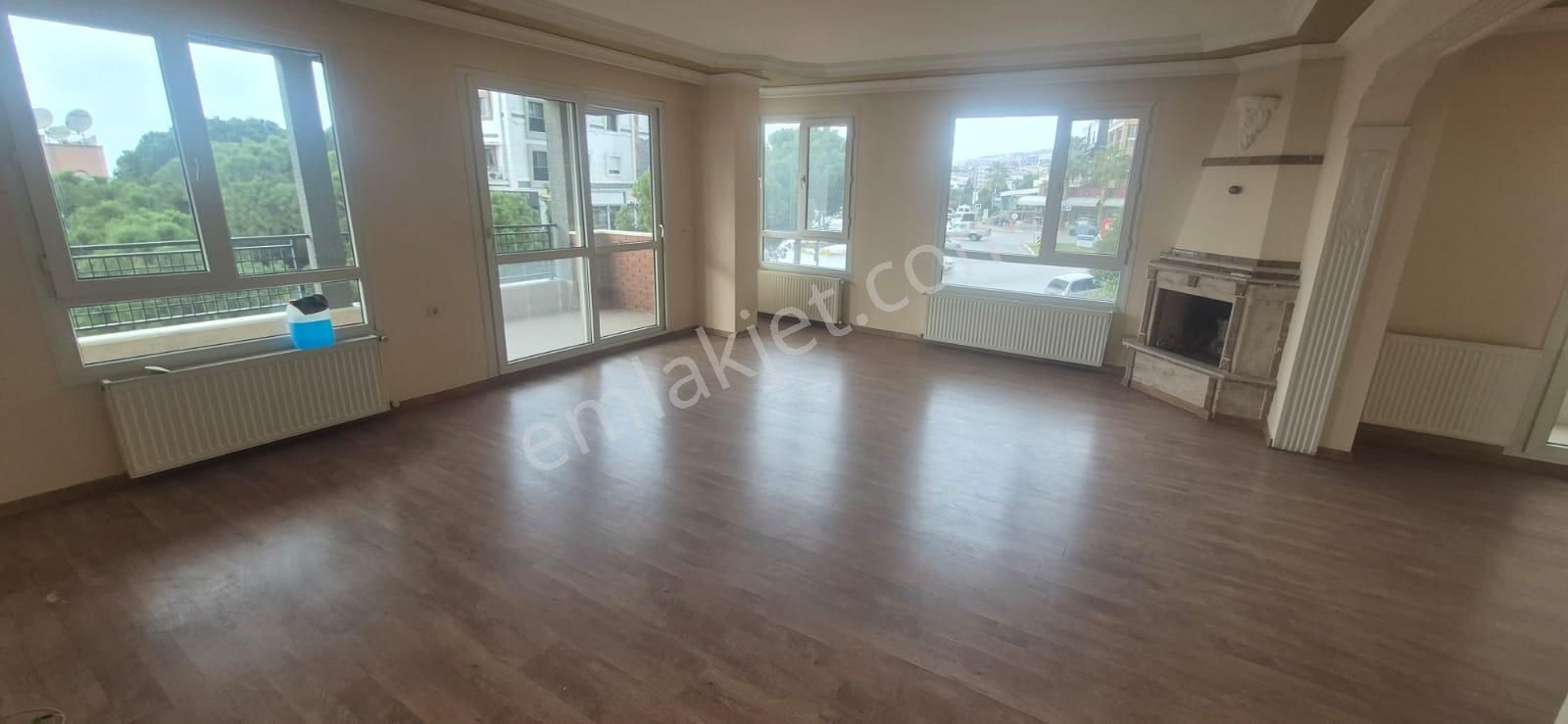 Kuşadası Merkezınde Denız Manzaralı Büyük Çatı Dubleksı - Görsel 2