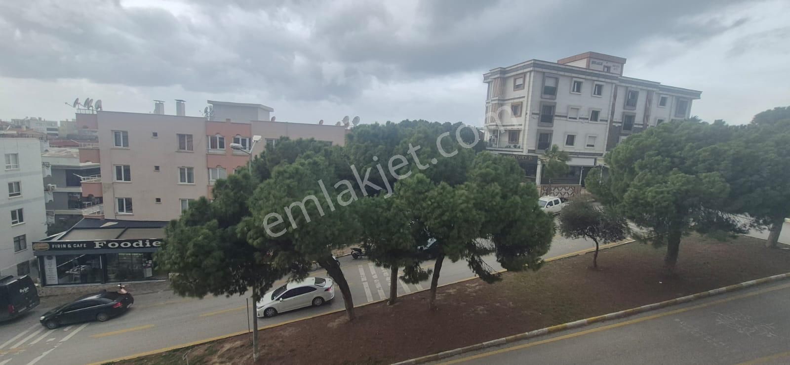 Kuşadası Merkezınde Denız Manzaralı Büyük Çatı Dubleksı - Görsel 10