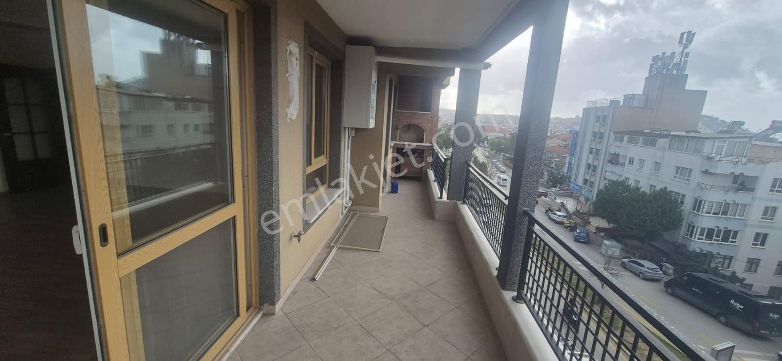 Kuşadası Merkezınde Denız Manzaralı Büyük Çatı Dubleksı - Görsel 11