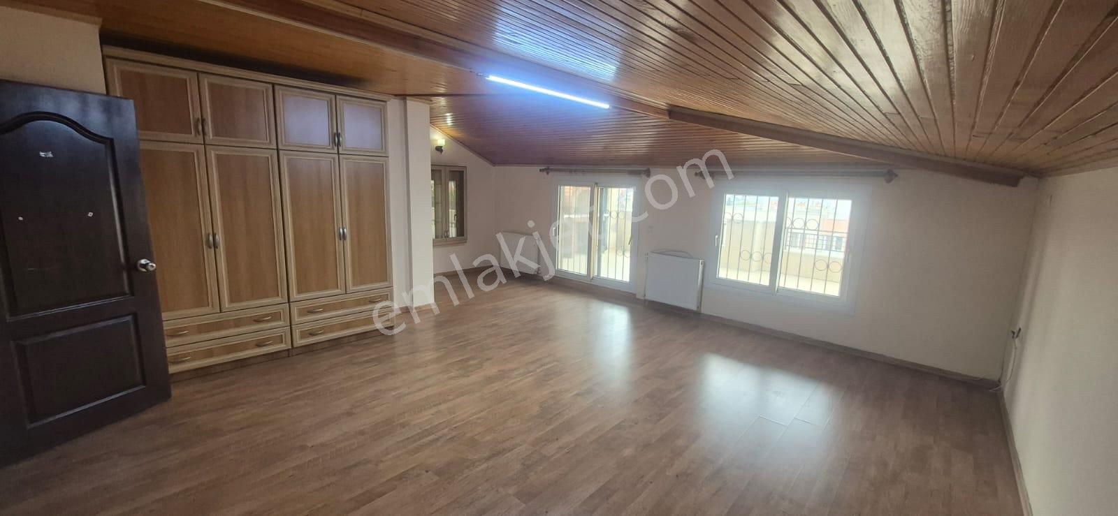 Kuşadası Merkezınde Denız Manzaralı Büyük Çatı Dubleksı - Görsel 24