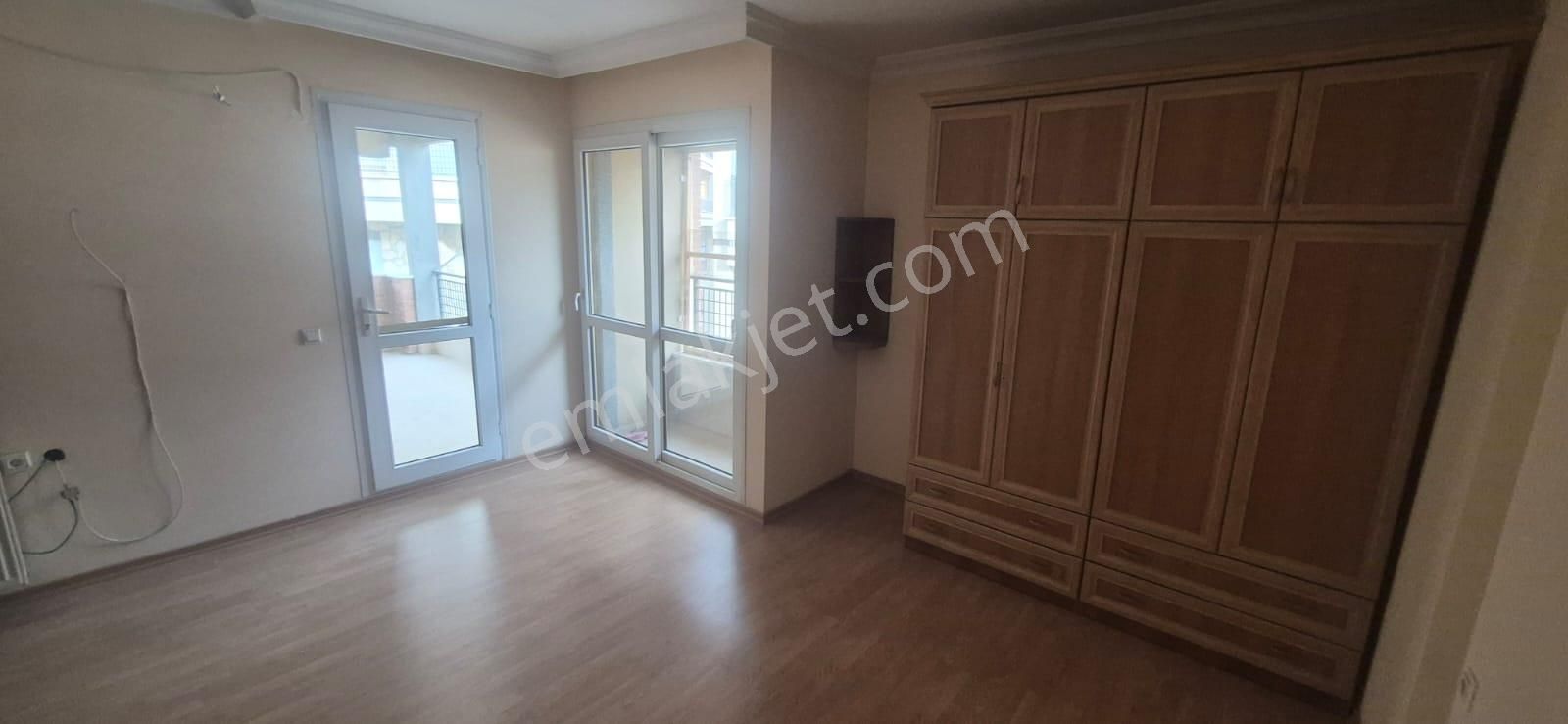 Kuşadası Merkezınde Denız Manzaralı Büyük Çatı Dubleksı - Görsel 13