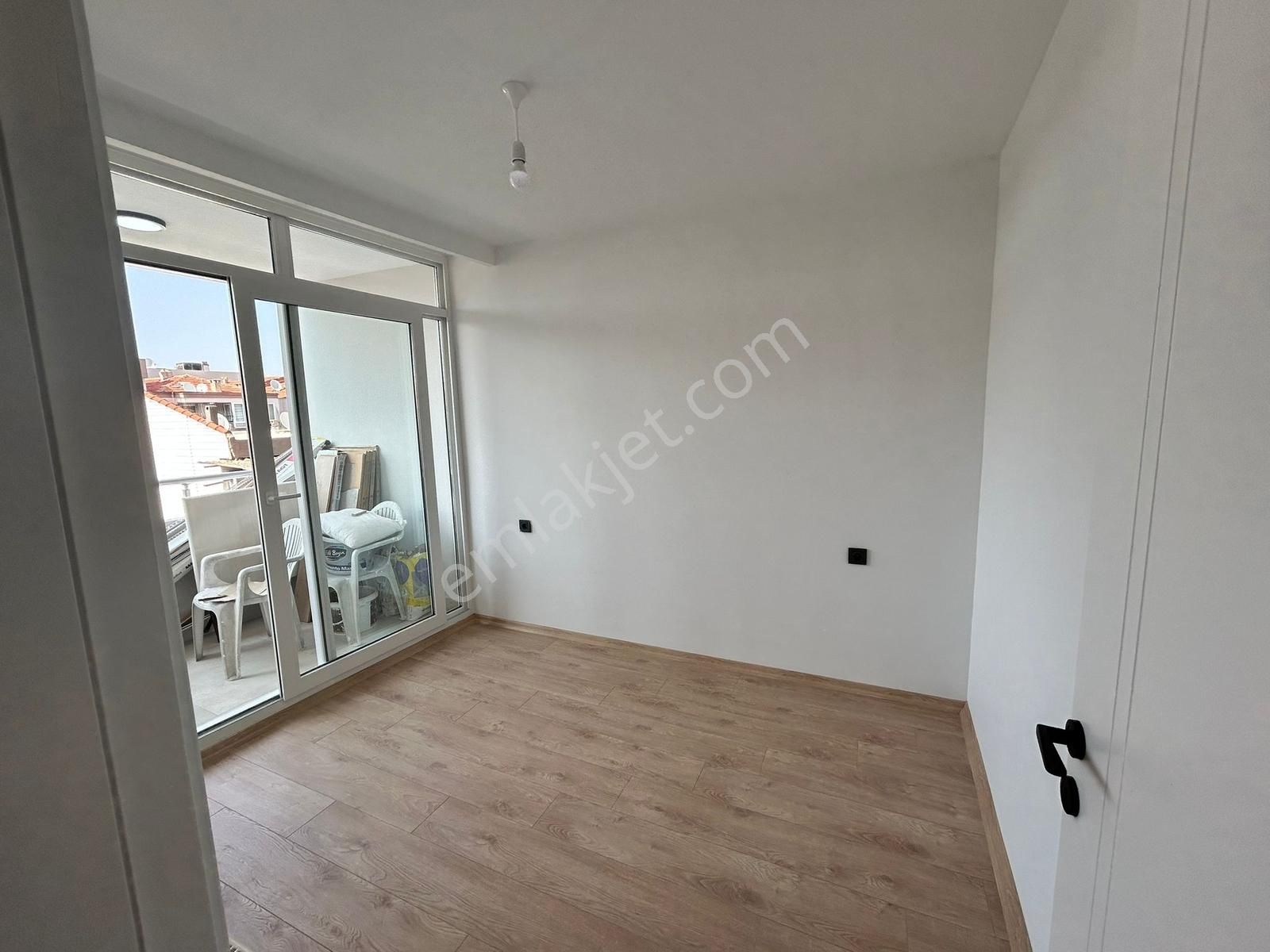 İzmirsporda Cadde Üzeri Asansörlü Full Tadilatlı 3+1 Arakat - Görsel 16