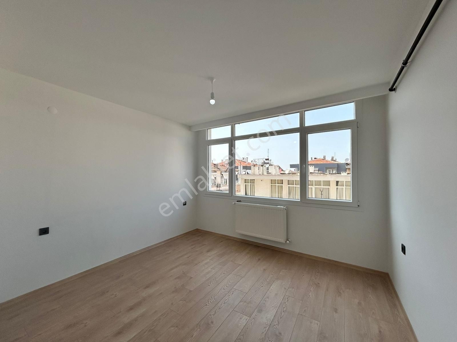 İzmirsporda Cadde Üzeri Asansörlü Full Tadilatlı 3+1 Arakat - Görsel 8