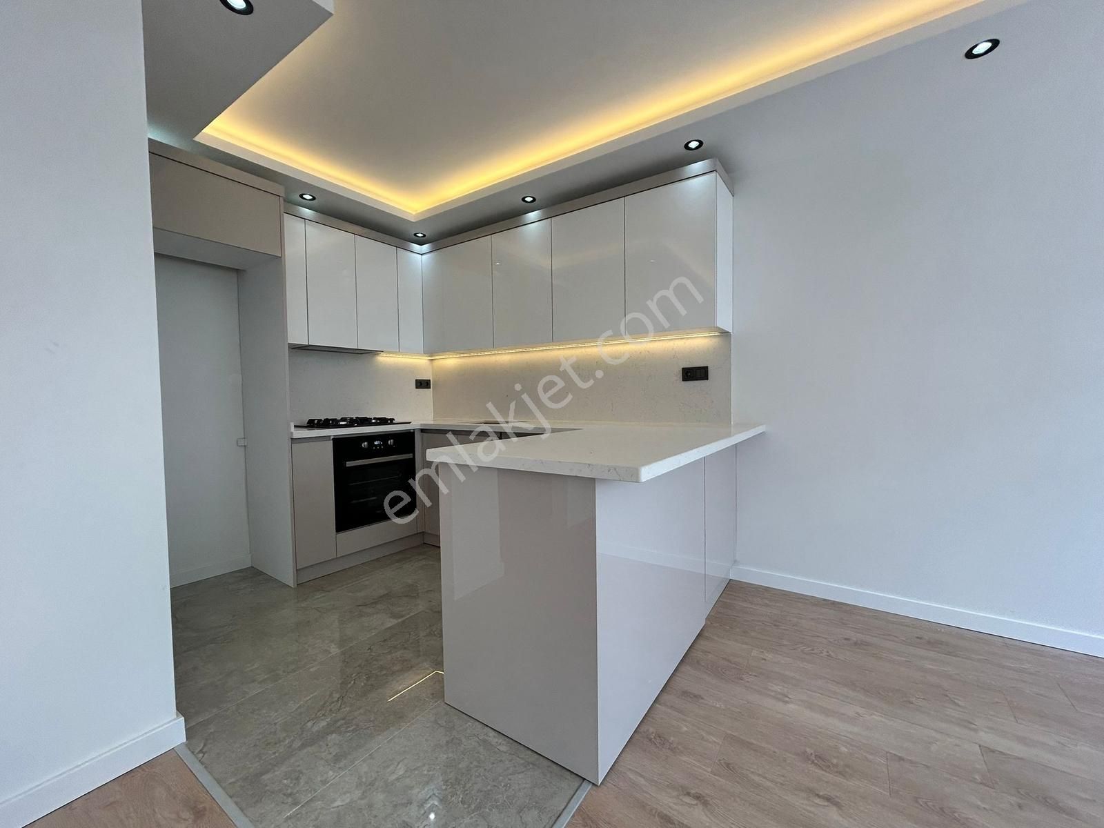 İzmirsporda Cadde Üzeri Asansörlü Full Tadilatlı 3+1 Arakat - Görsel 2