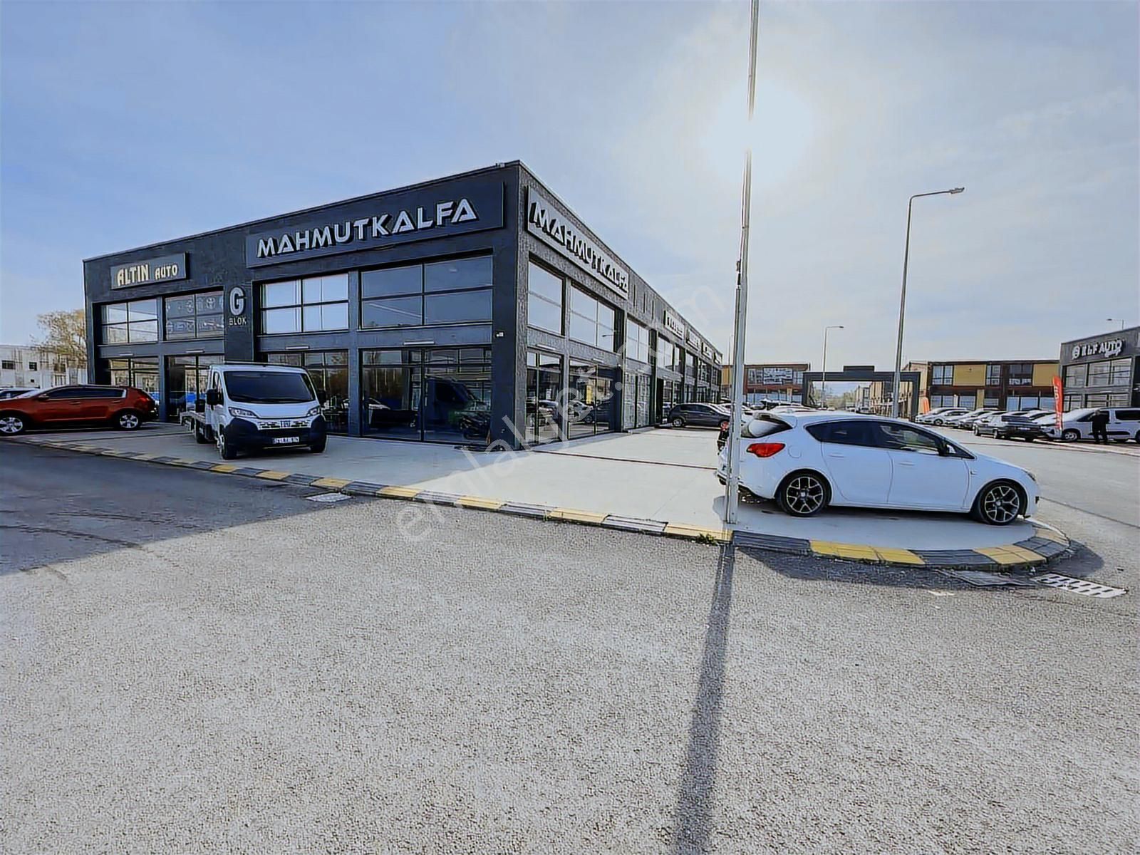 Merkez Galericiler Sitesi Giriş Köşe Ve 2 Cepheli Kiralık Dükkan - Görsel 25