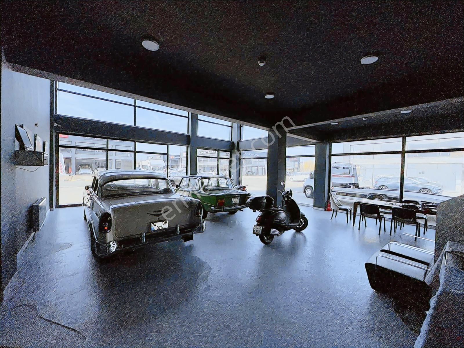 Merkez Galericiler Sitesi Giriş Köşe Ve 2 Cepheli Kiralık Dükkan - Görsel 26