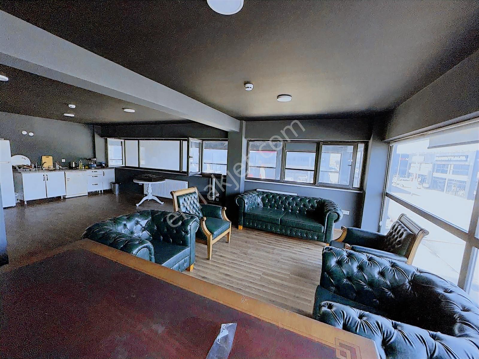 Merkez Galericiler Sitesi Giriş Köşe Ve 2 Cepheli Kiralık Dükkan - Görsel 6