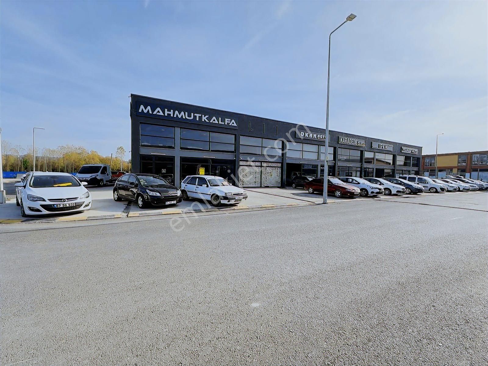 Merkez Galericiler Sitesi Giriş Köşe Ve 2 Cepheli Kiralık Dükkan