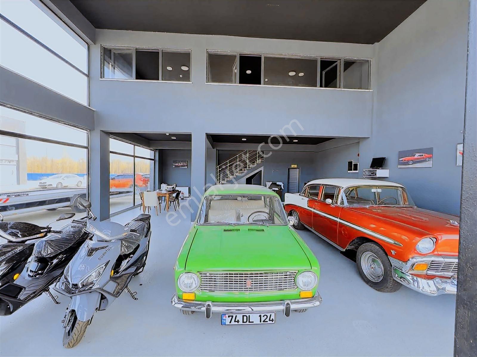 Merkez Galericiler Sitesi Giriş Köşe Ve 2 Cepheli Kiralık Dükkan - Görsel 12