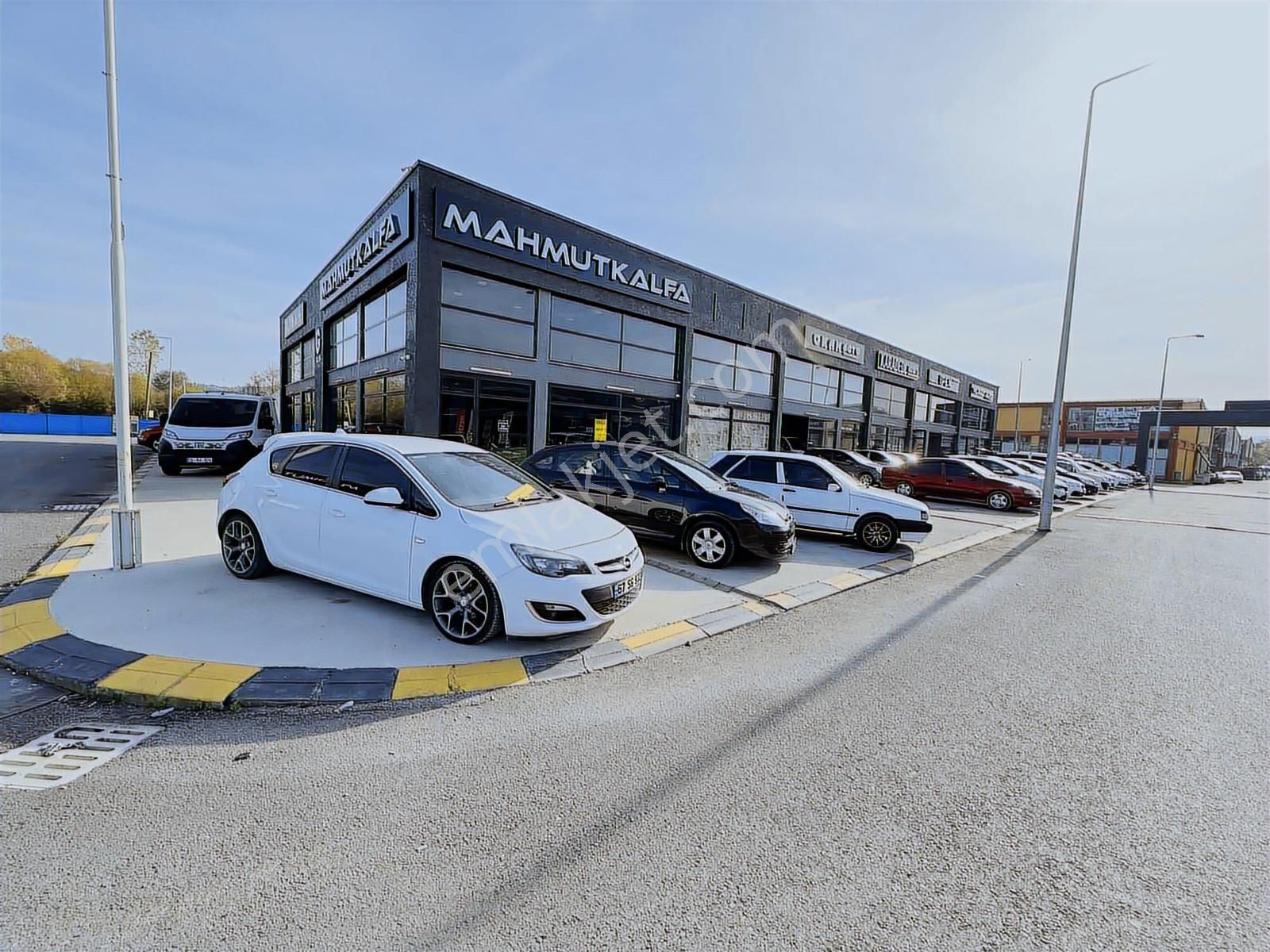 Merkez Galericiler Sitesi Giriş Köşe Ve 2 Cepheli Kiralık Dükkan - Görsel 4