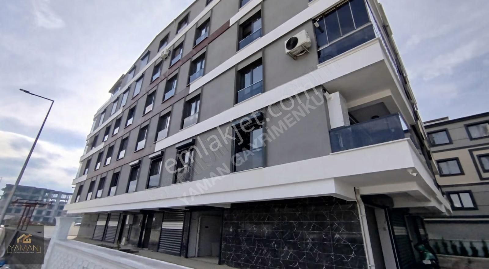 Akhisar Reşatbey Mahallesi'nde Satılık Arakat 3+1 Daire