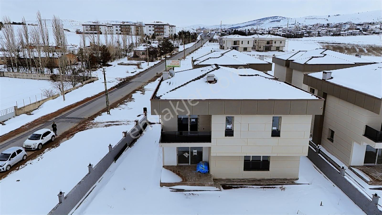 Hedef Emlaktan Karşıyakada Satılık Ultra Lüx 5+1 Villa