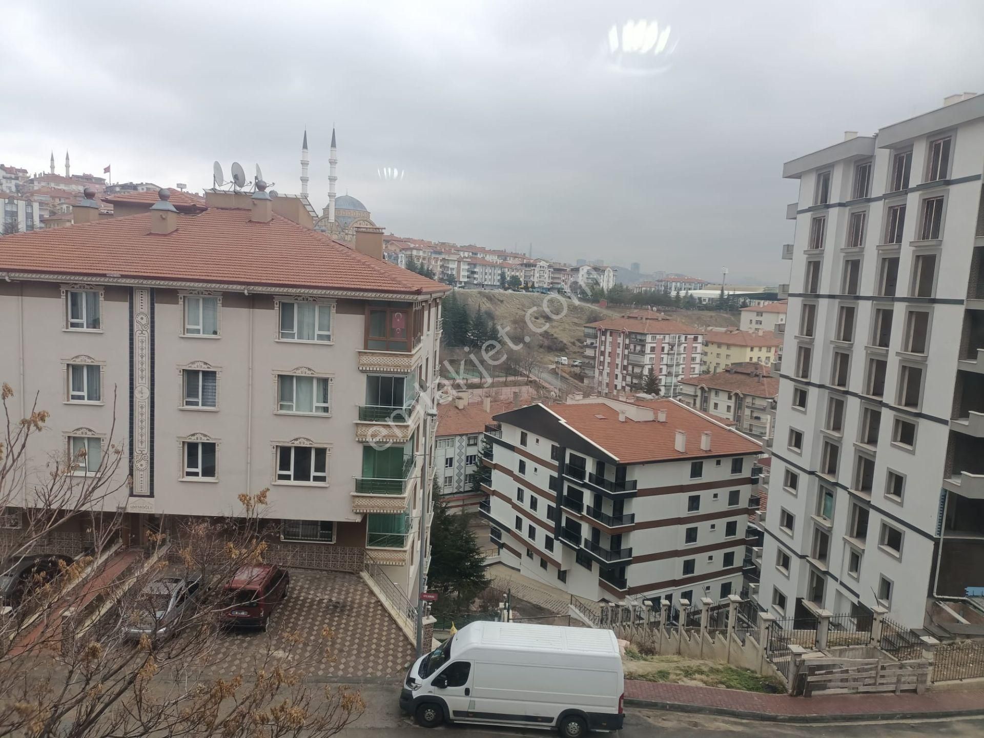 Vatan'da Bağlarbaşında 3.kat Konumunda 2+1 Manzaralı Yapılı Kelepir Daire Kaçmaz!! - Görsel 2