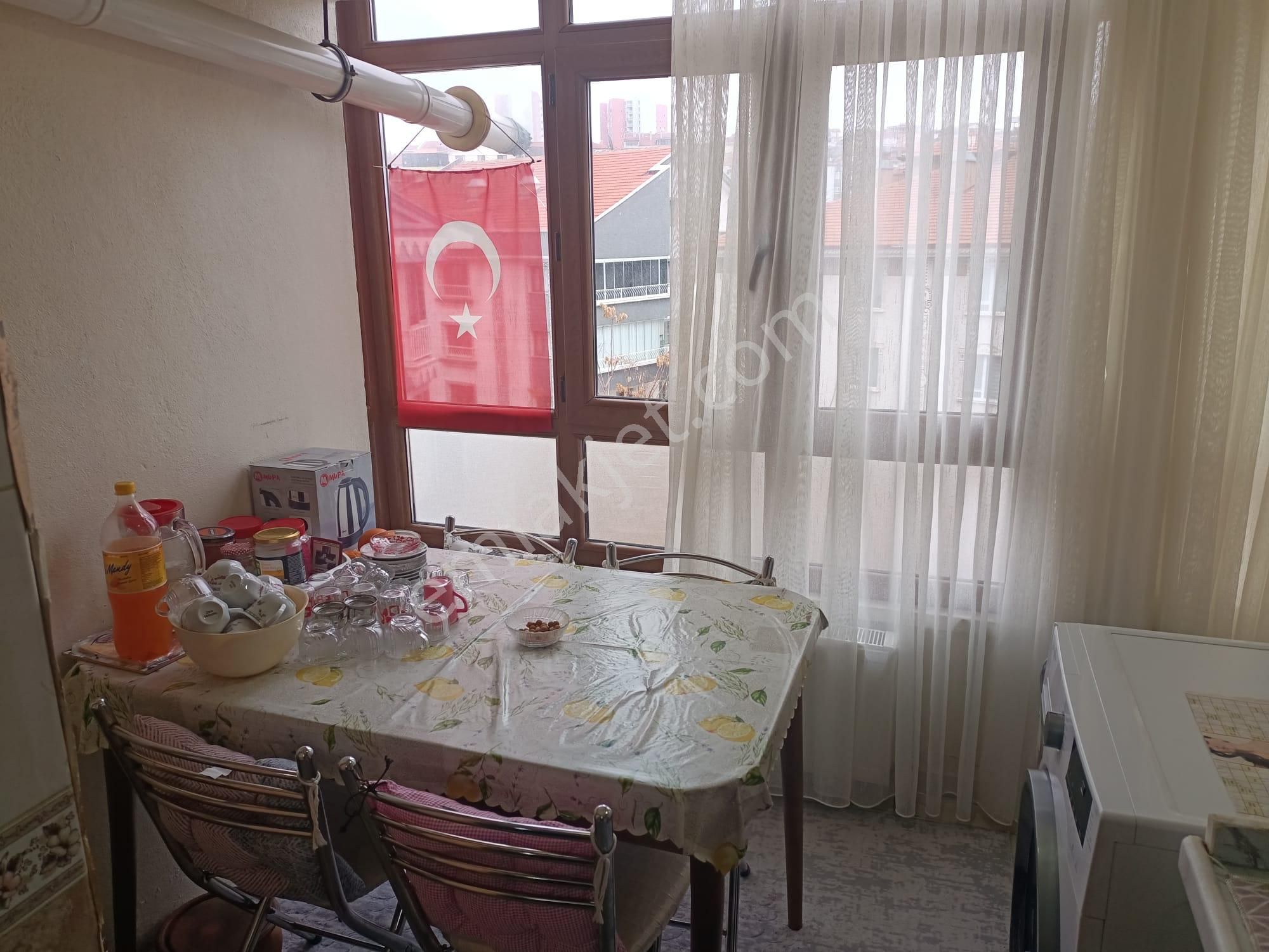 Vatan'da Bağlarbaşında 3.kat Konumunda 2+1 Manzaralı Yapılı Kelepir Daire Kaçmaz!! - Görsel 13