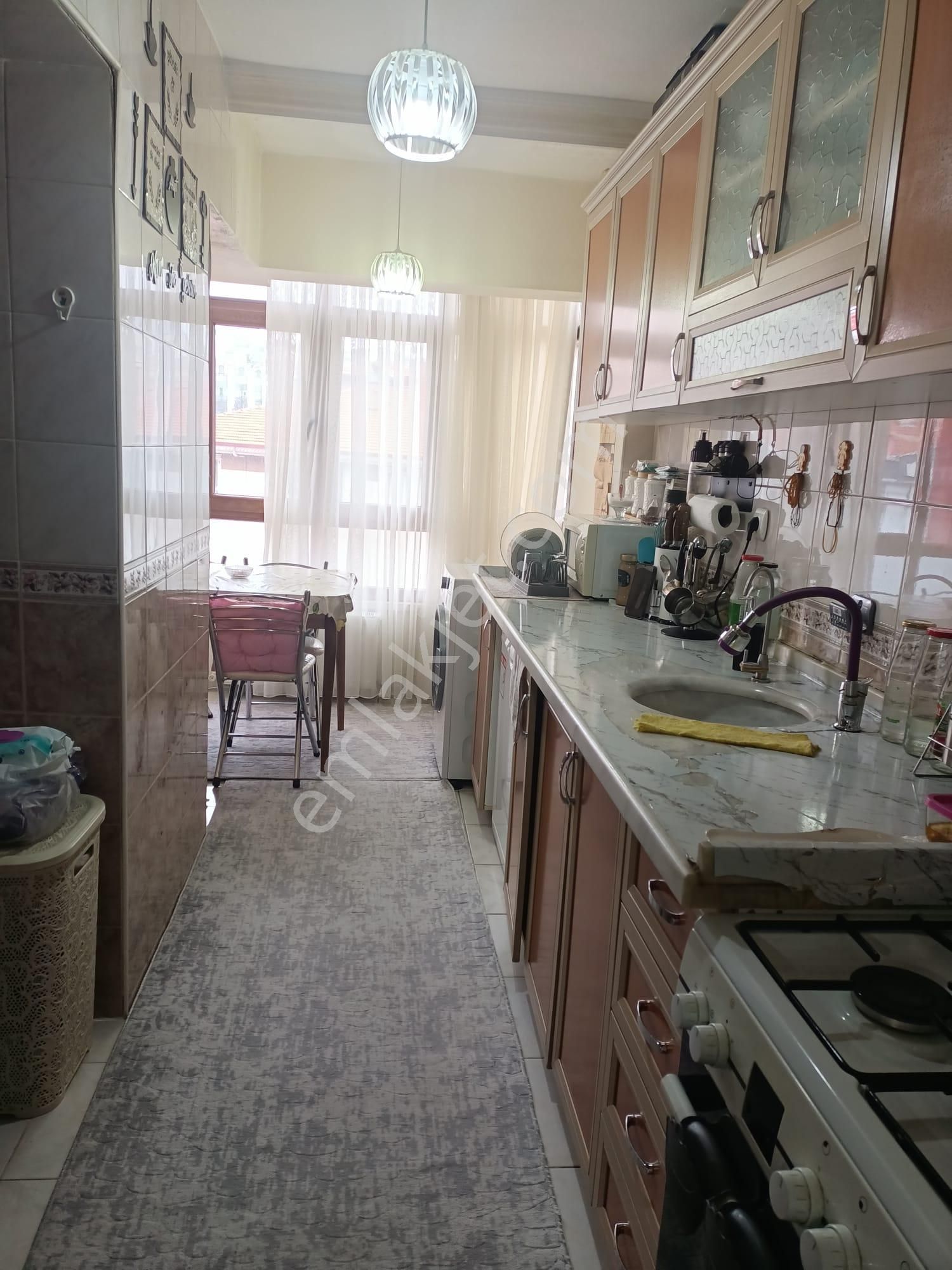 Vatan'da Bağlarbaşında 3.kat Konumunda 2+1 Manzaralı Yapılı Kelepir Daire Kaçmaz!! - Görsel 8