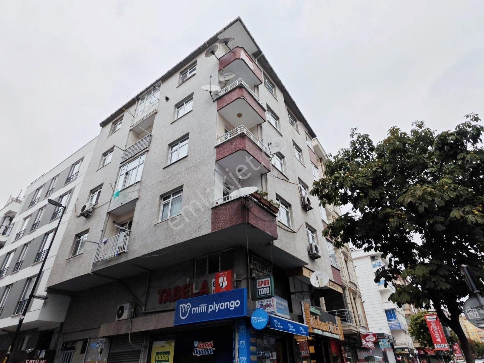 Fatih Emlak Tan Cadde Üzeri Satılık 3+1 Mevlana Cami Yakını