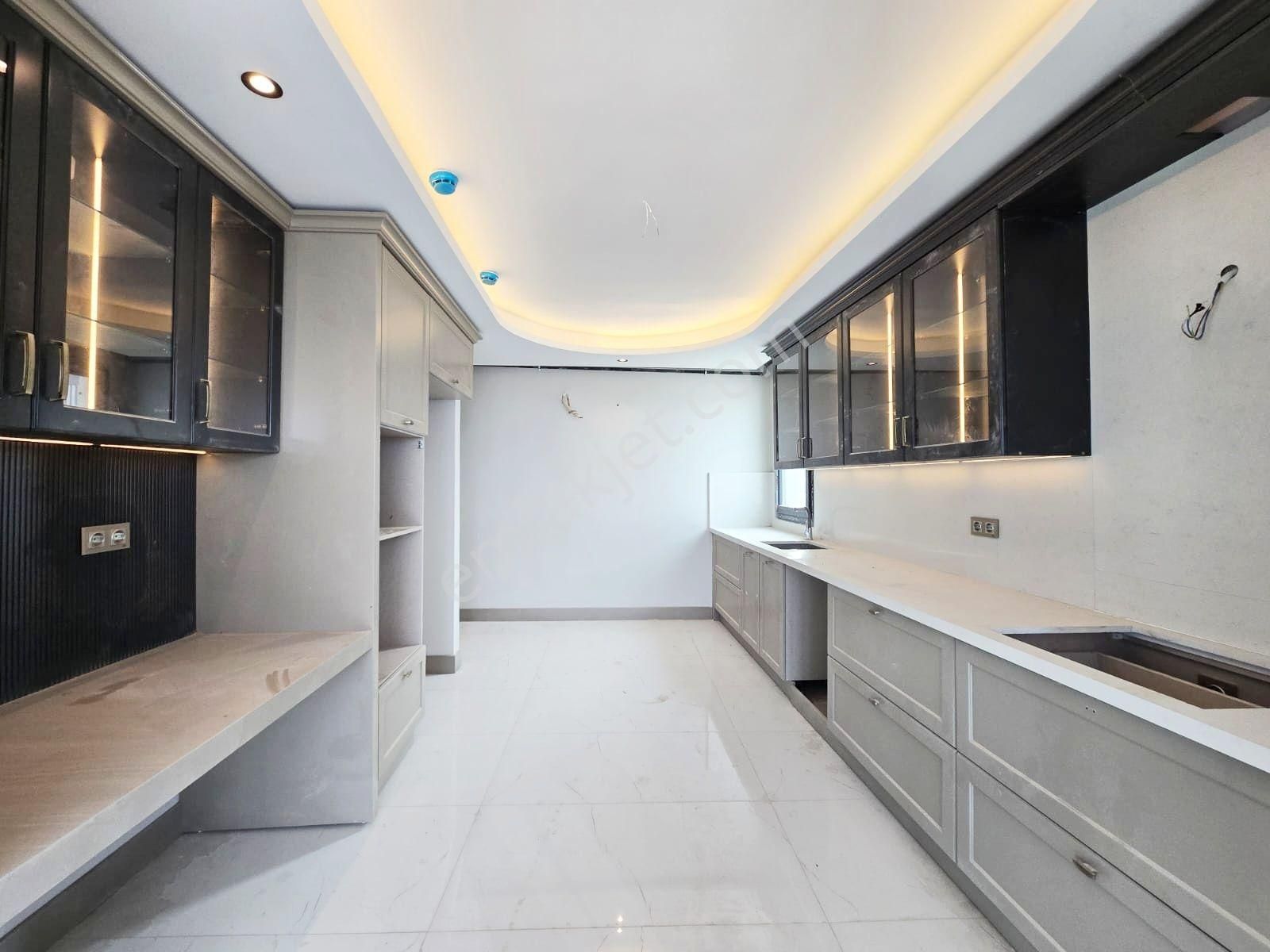 Sosyal Aktiviteli Site İçi K.mutfaklı Akıllı Ev Sistemli Göl Manzaralı Dublex Daire - Görsel 3