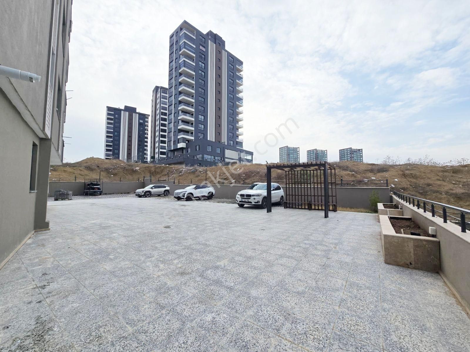 Sosyal Aktiviteli Site İçi K.mutfaklı Akıllı Ev Sistemli Göl Manzaralı Dublex Daire - Görsel 39