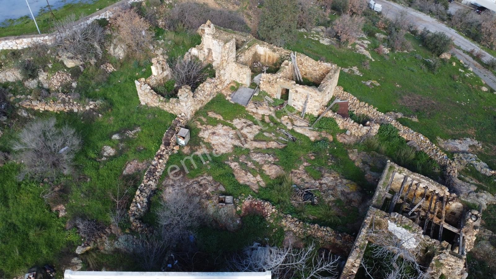 İçinde Tescilli Bina Bulunan 132 M2 Arsa