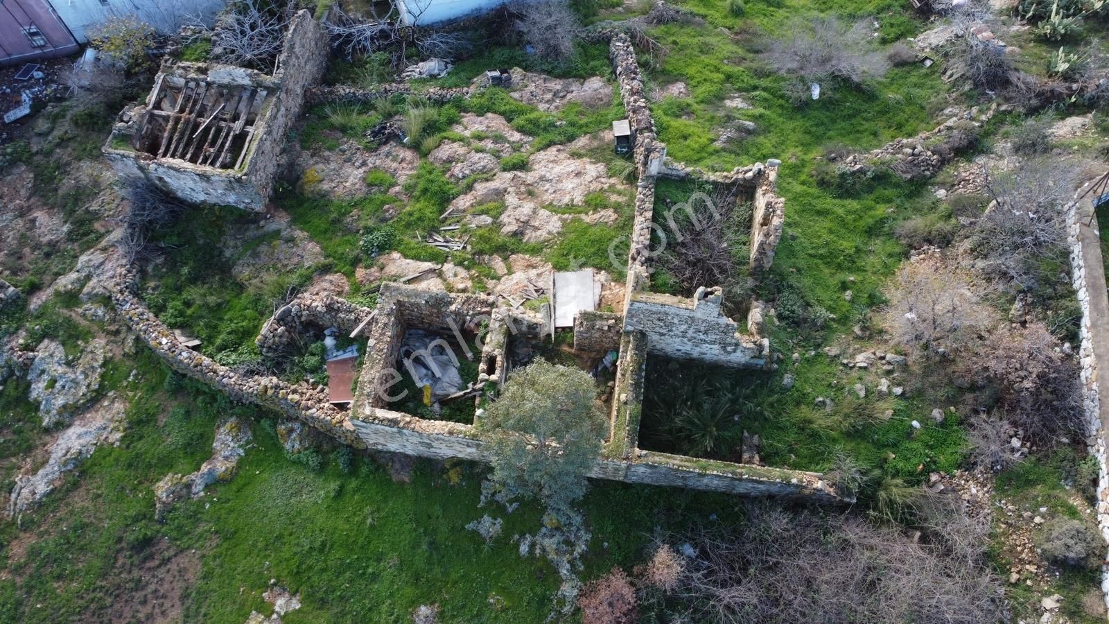 İçinde Tescilli Bina Bulunan 132 M2 Arsa - Görsel 2