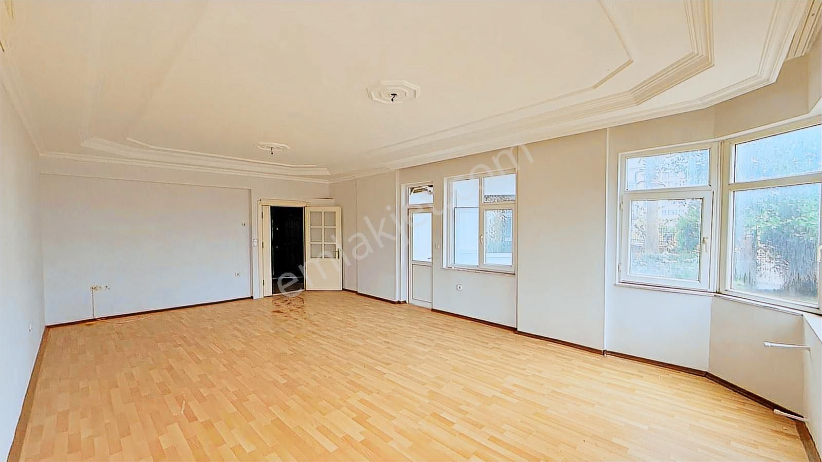 Antalya Altıntaş'ta Site İçerisinde 165m2 3+1 Kiralık Daire