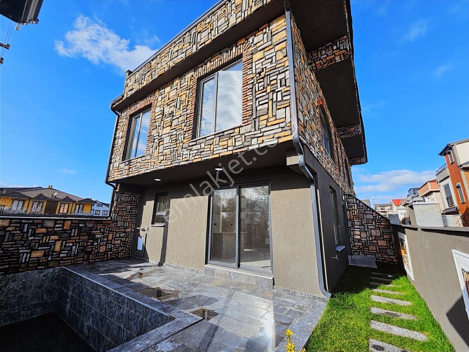 Deniz'den 4+1 Merkezi Konumda , Müstakil Havuzlu Lüks Villa - Görsel 1