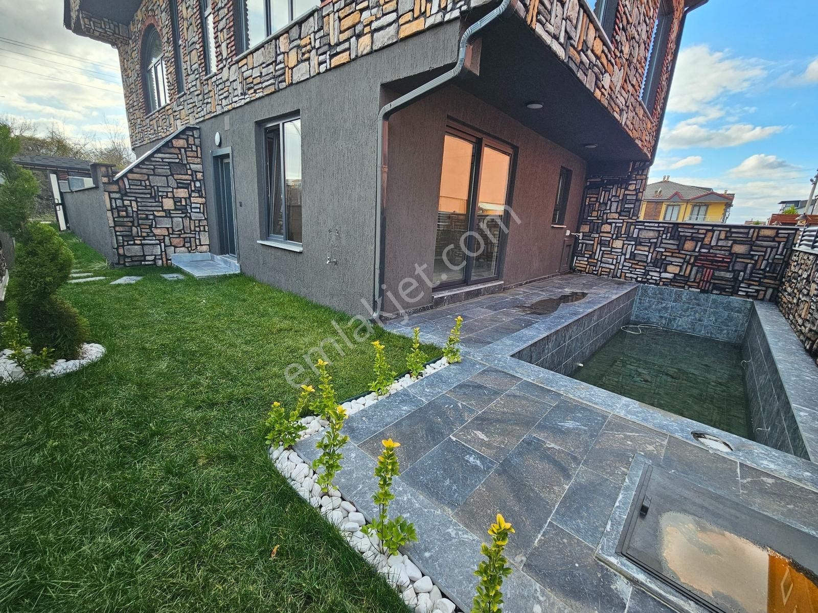 Deniz'den 4+1 Merkezi Konumda , Müstakil Havuzlu Lüks Villa - Görsel 4