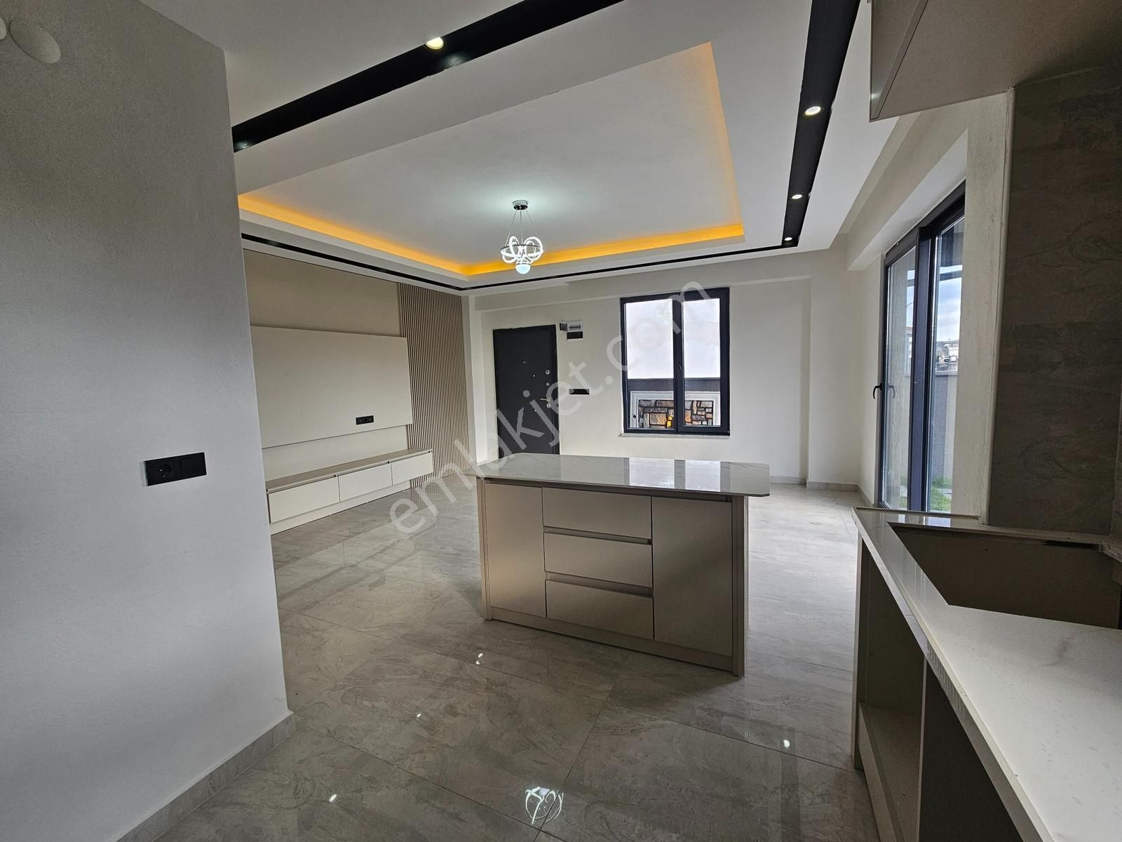 Deniz'den 4+1 Merkezi Konumda , Müstakil Havuzlu Lüks Villa - Görsel 8