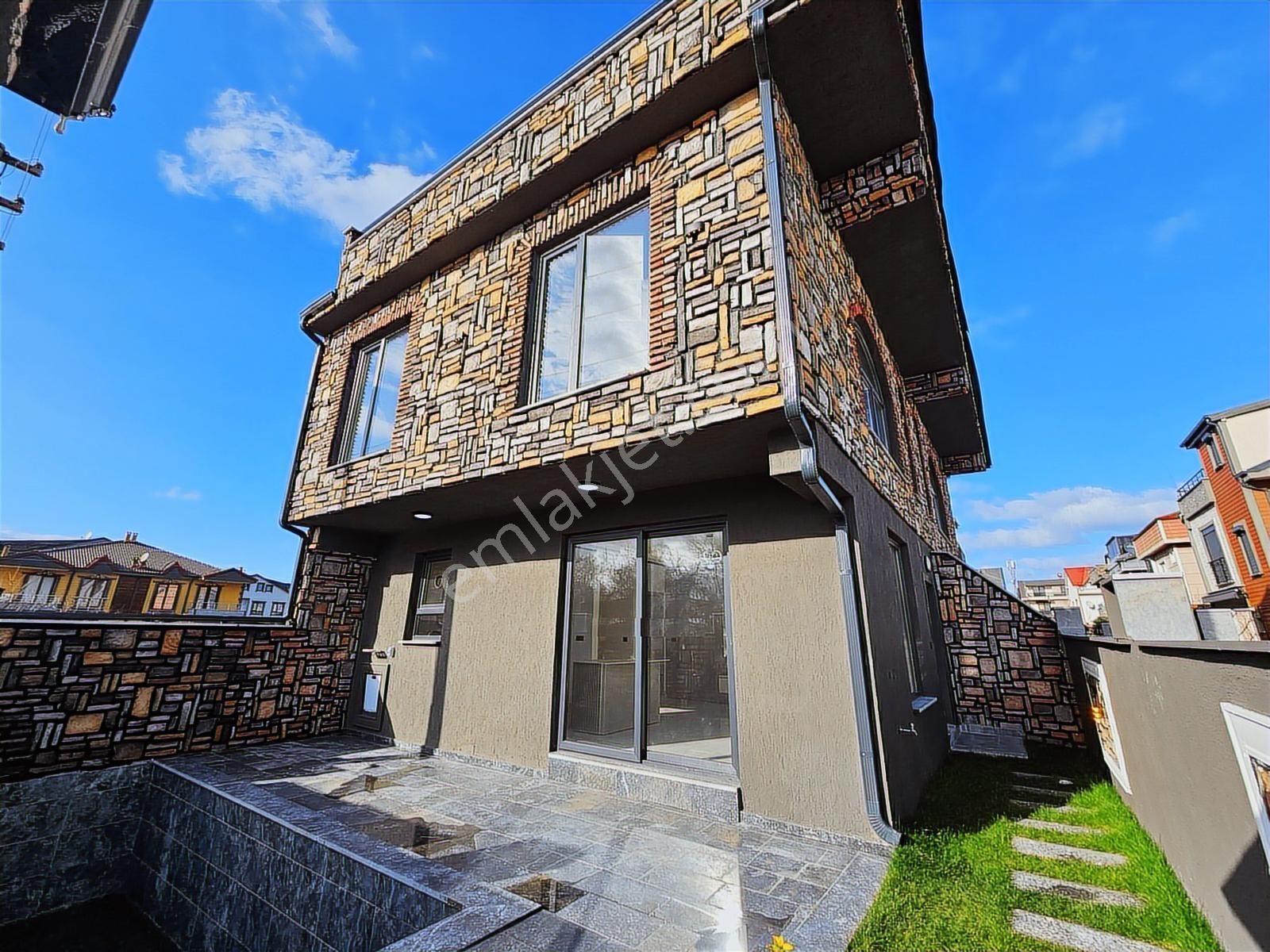 Deniz'den 4+1 Merkezi Konumda , Müstakil Havuzlu Lüks Villa - Görsel 34