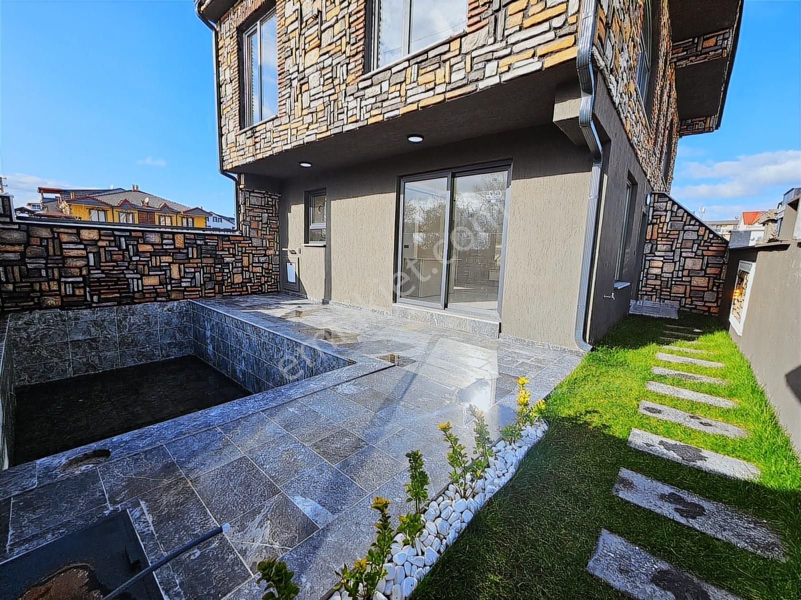 Deniz'den 4+1 Merkezi Konumda , Müstakil Havuzlu Lüks Villa - Görsel 12