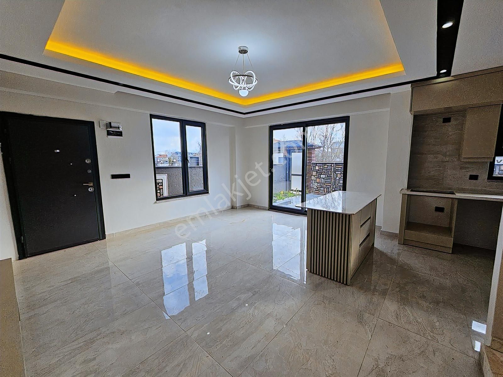 Deniz'den 4+1 Merkezi Konumda , Müstakil Havuzlu Lüks Villa - Görsel 16