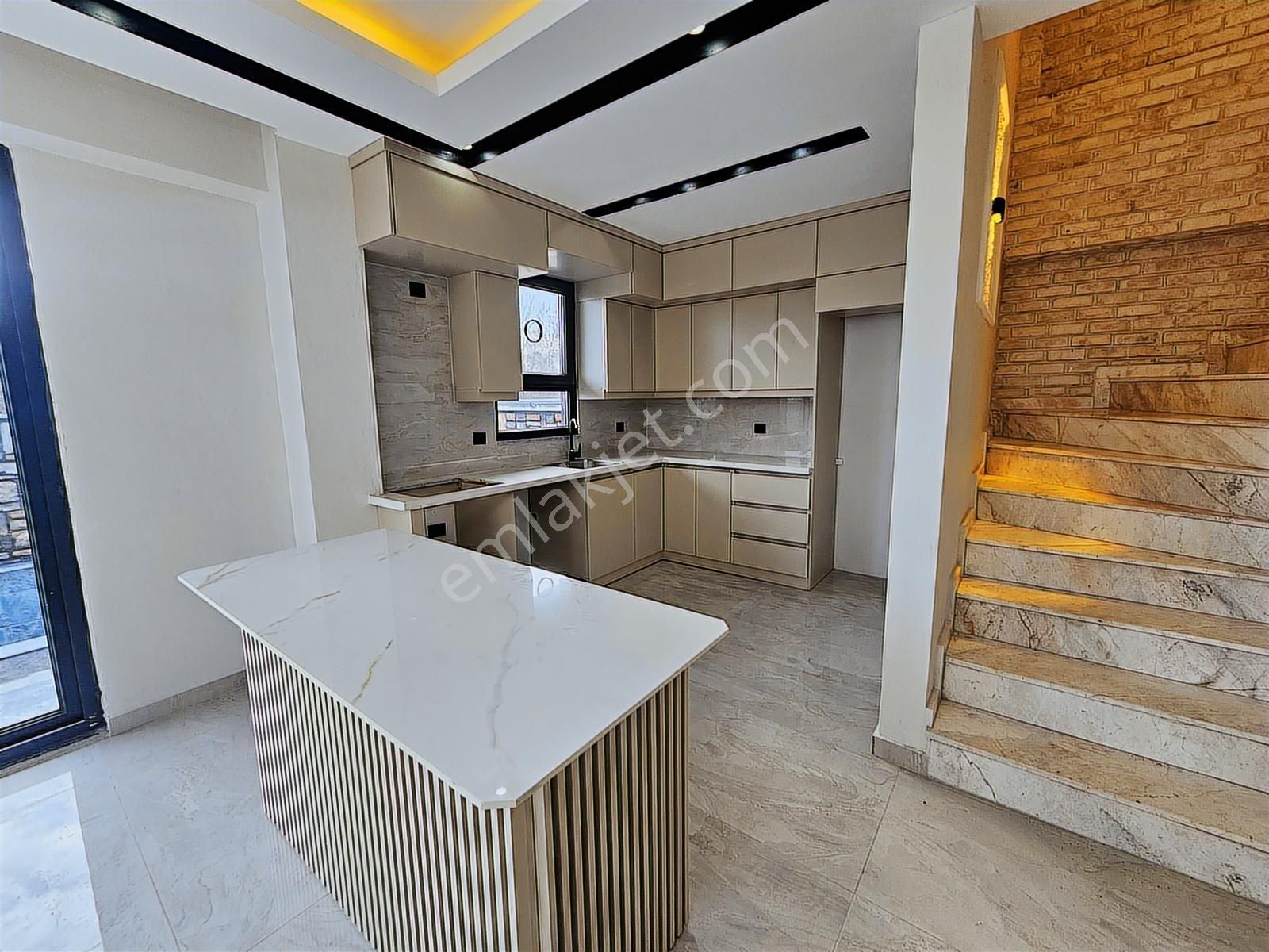 Deniz'den 4+1 Merkezi Konumda , Müstakil Havuzlu Lüks Villa - Görsel 23