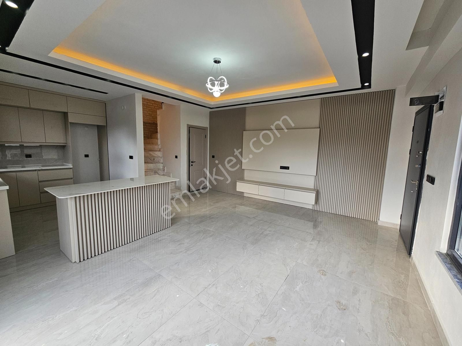 Deniz'den 4+1 Merkezi Konumda , Müstakil Havuzlu Lüks Villa - Görsel 10