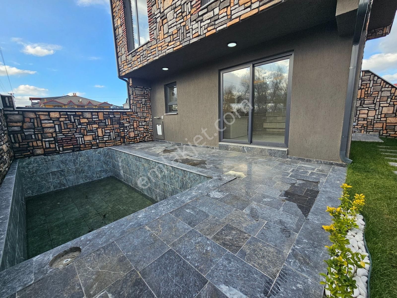 Deniz'den 4+1 Merkezi Konumda , Müstakil Havuzlu Lüks Villa - Görsel 2