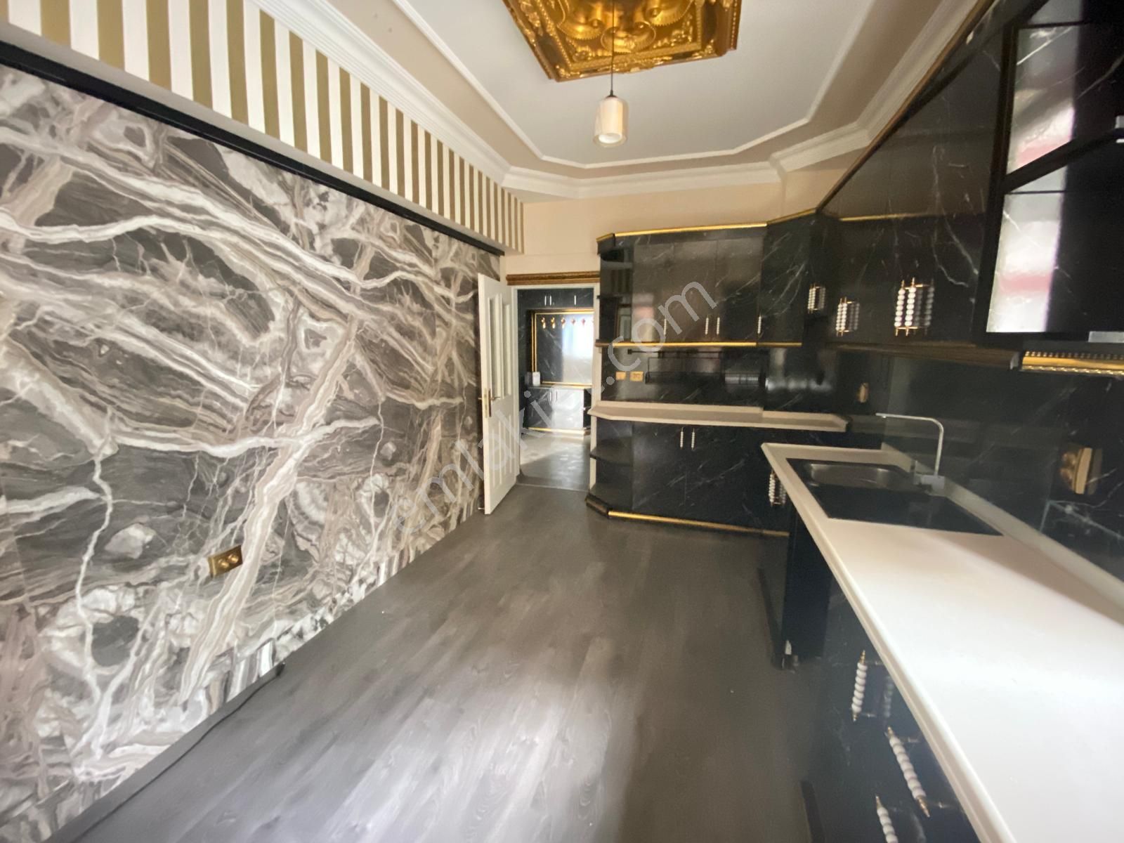 Adliye Yakını İçi Full Yapılı