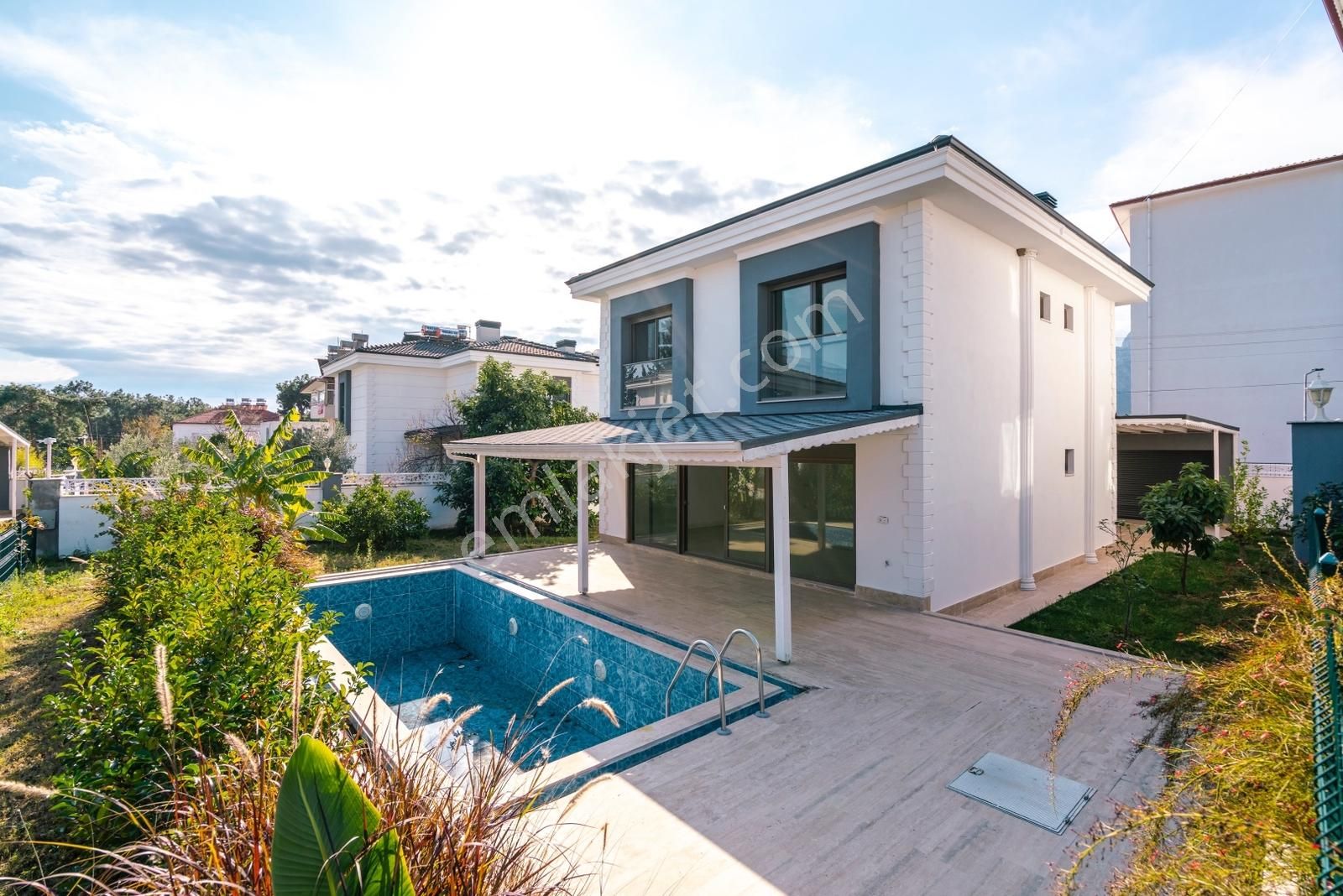 Göynük'te Müstakil Havuzlu, 484 M² Arsa İçinde, 230 M² Villa