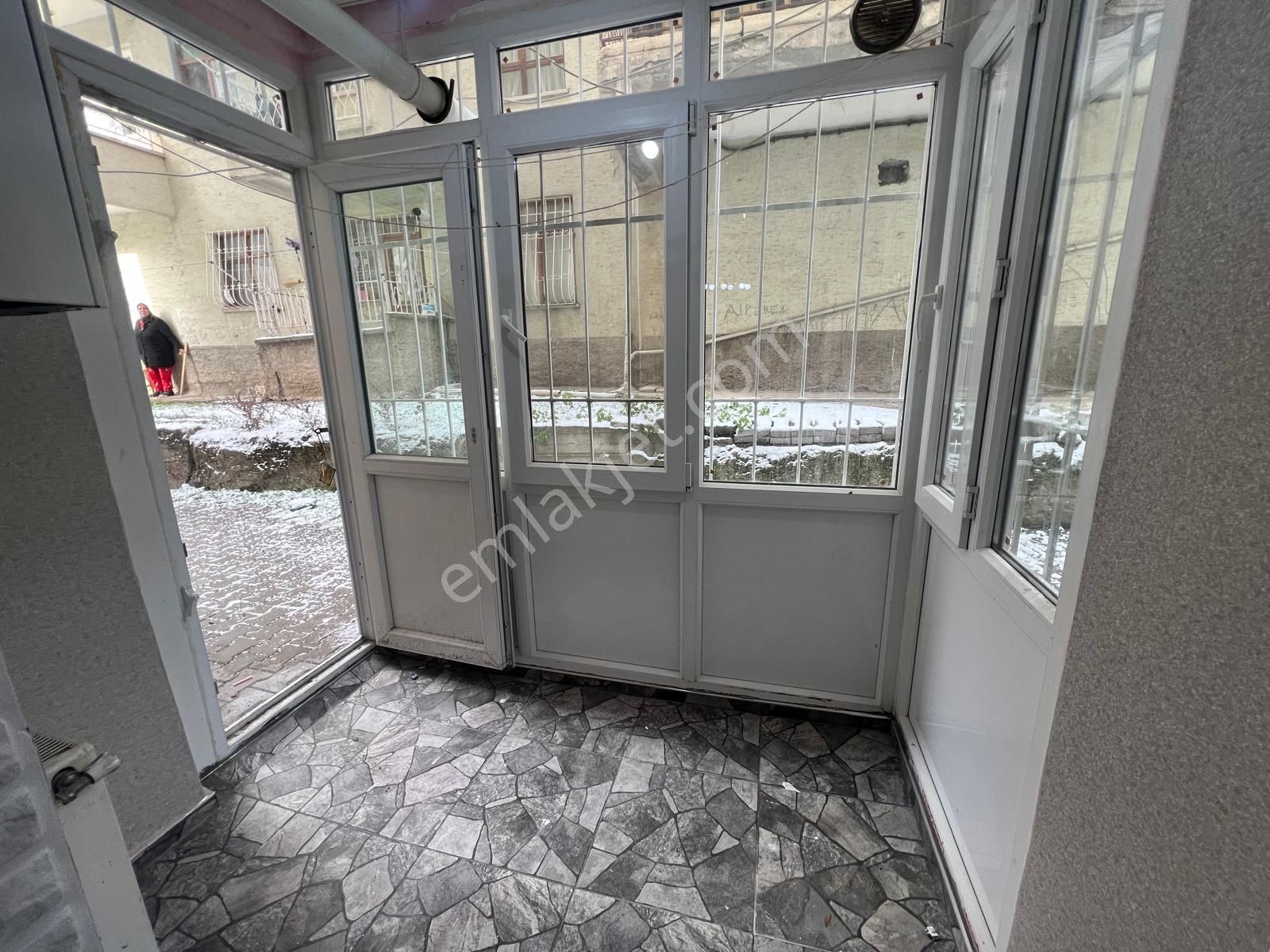 Vatan'da Dutluk Göbeğe Yakın Cepheleri Açık Full Lüx Yapılı 2+1 Bağımsız Fırsat Daire - Görsel 2