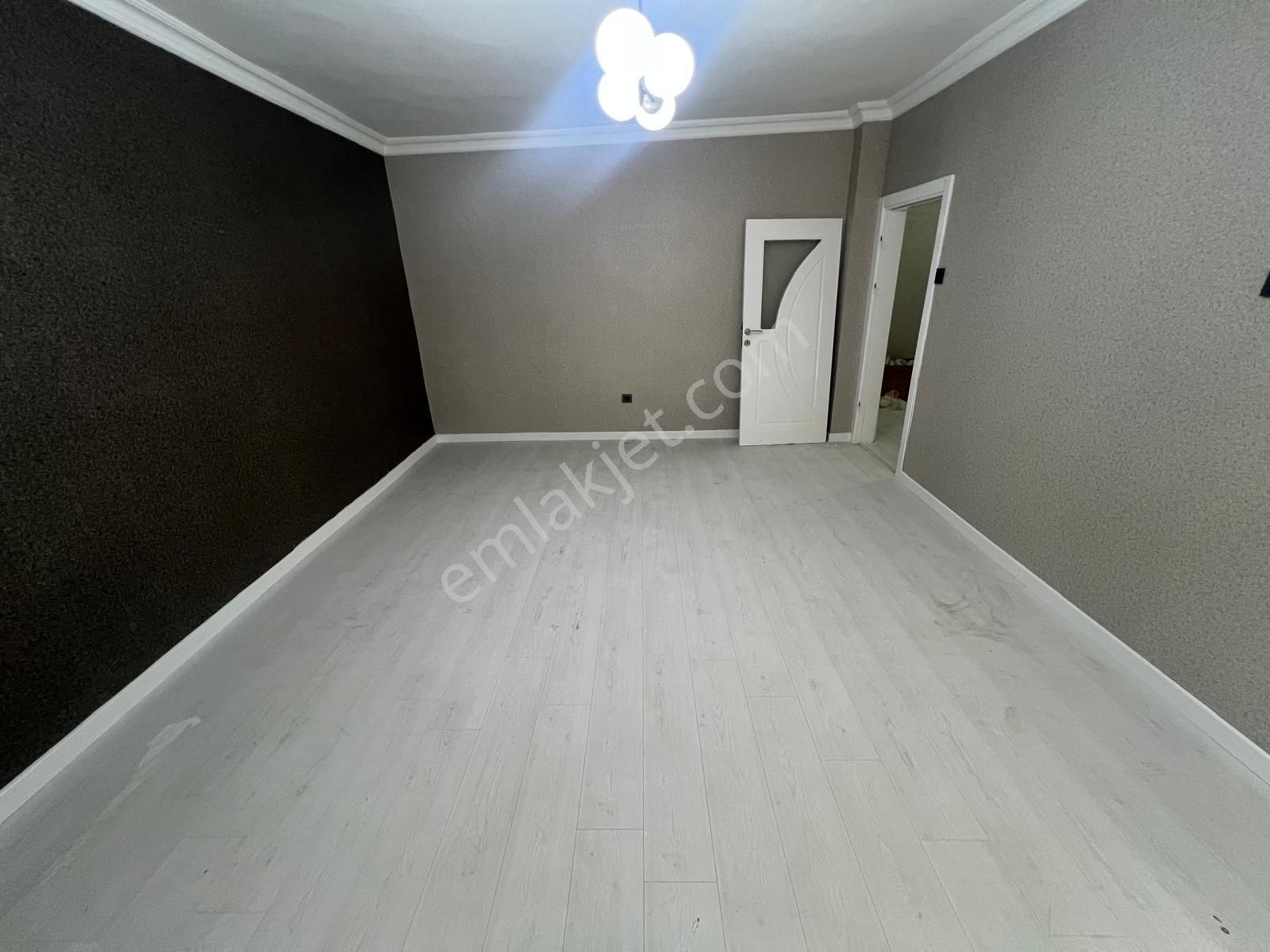 Vatan'da Dutluk Göbeğe Yakın Cepheleri Açık Full Lüx Yapılı 2+1 Bağımsız Fırsat Daire - Görsel 4